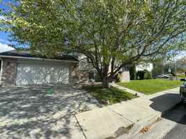 featured image of 825 W Sage St