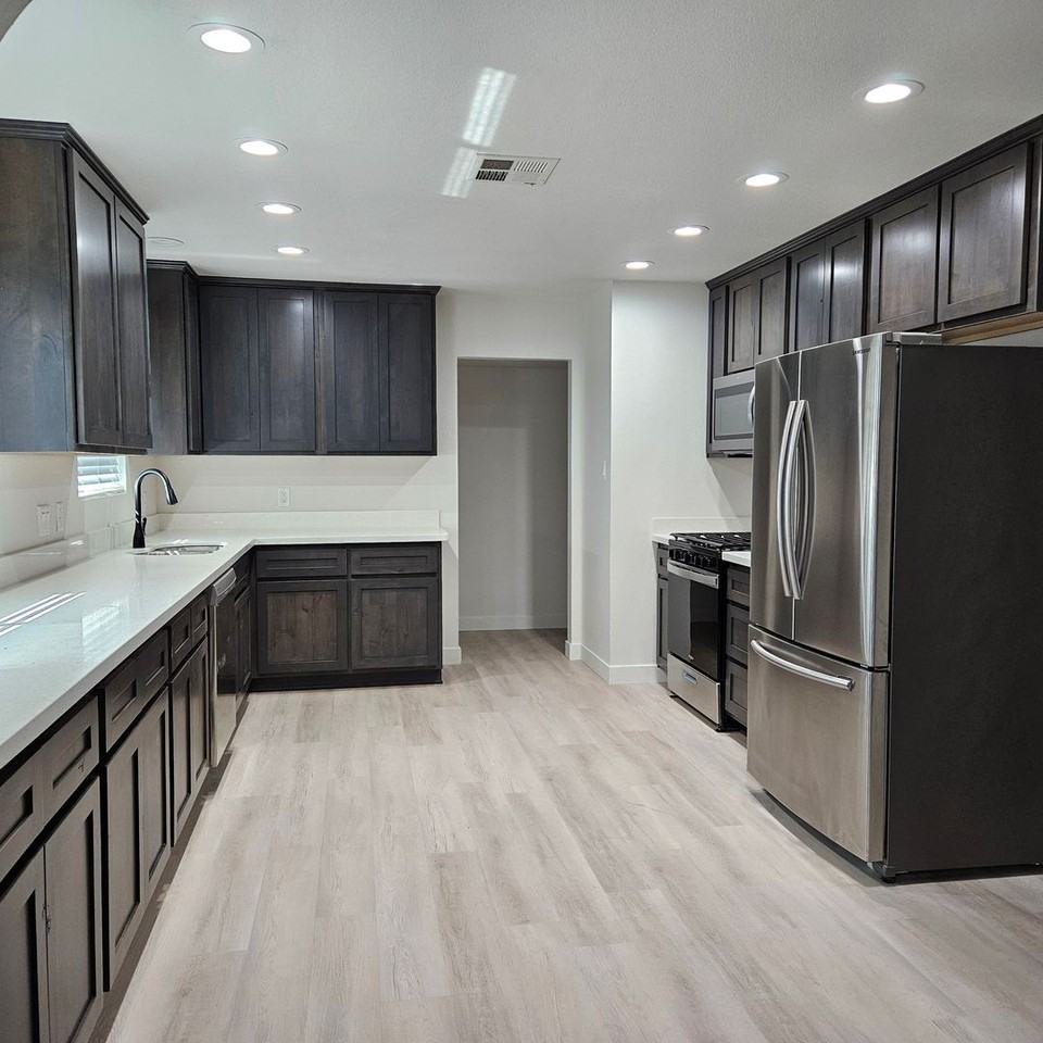 920 E 26th Pl - Photo 3 of 30