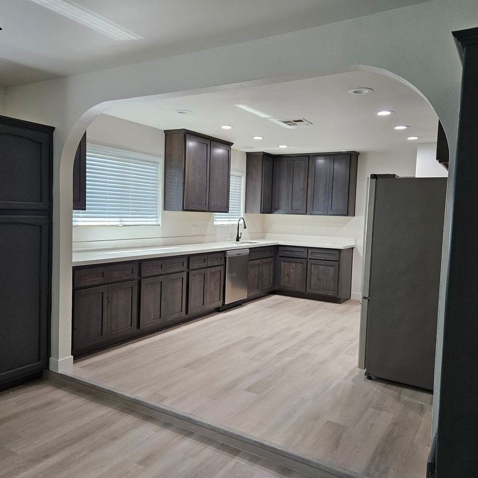 920 E 26th Pl - Photo 7 of 30