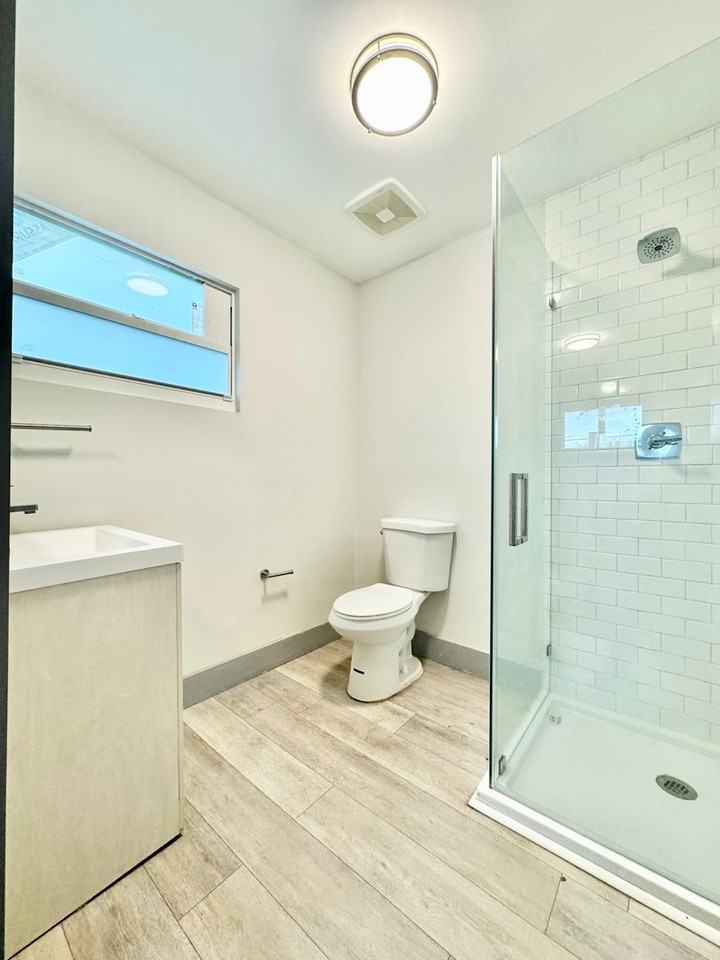 4112 Nw 18th Ave - Photo 4 of 11