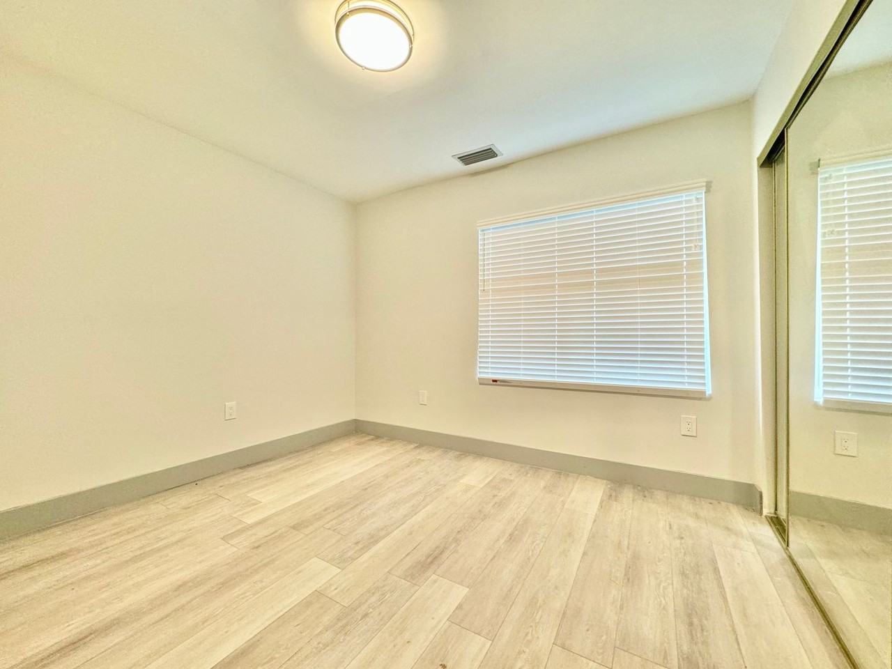 4112 Nw 18th Ave - Photo 7 of 11