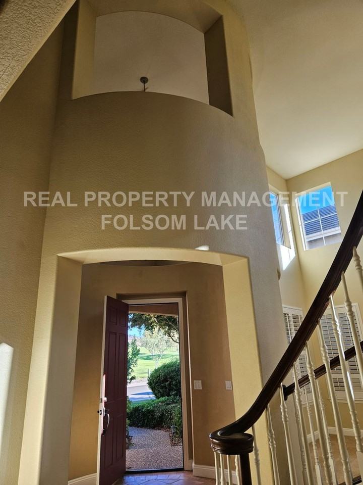 1353 Haddington Dr - Photo 3 of 17