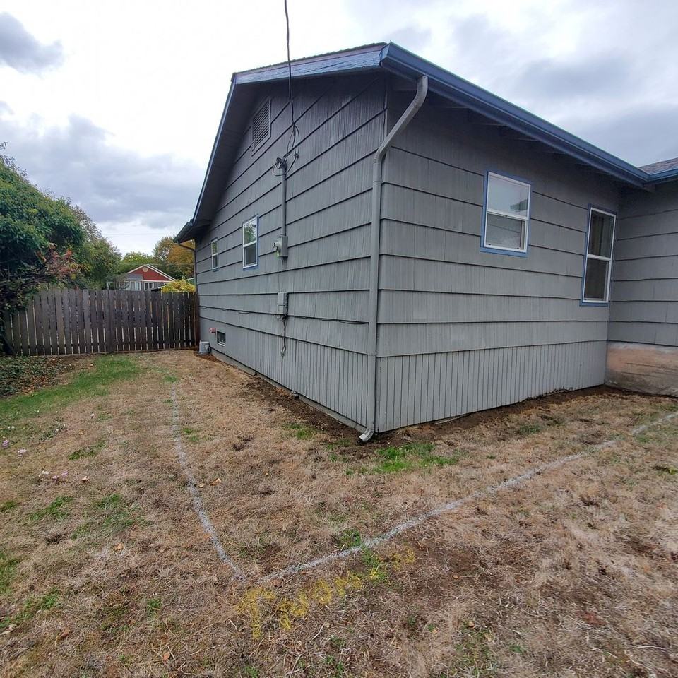 212 Grove St - Photo 3 of 16