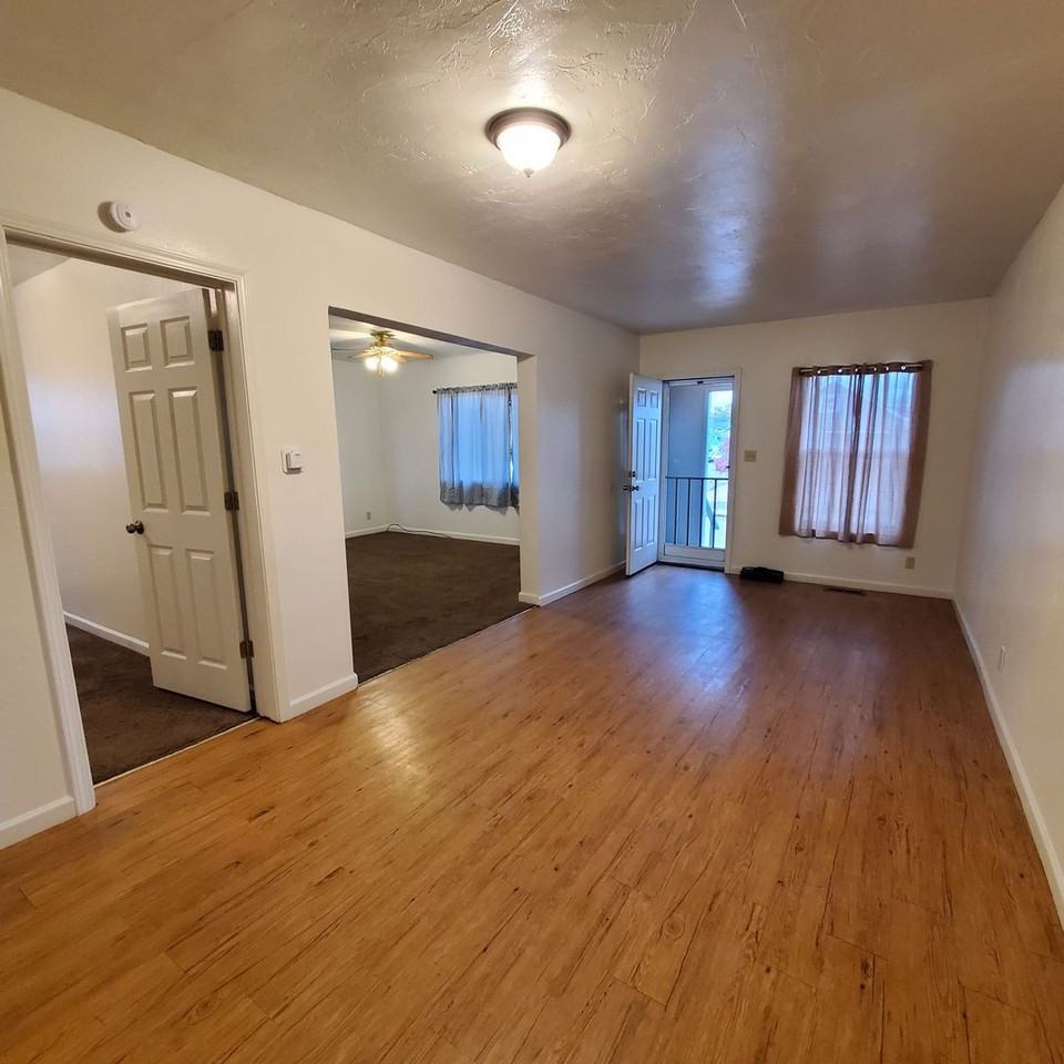 212 Grove St - Photo 4 of 16