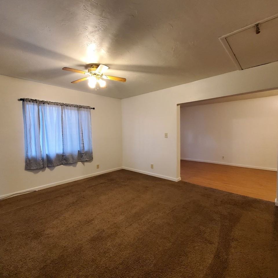 212 Grove St - Photo 5 of 16