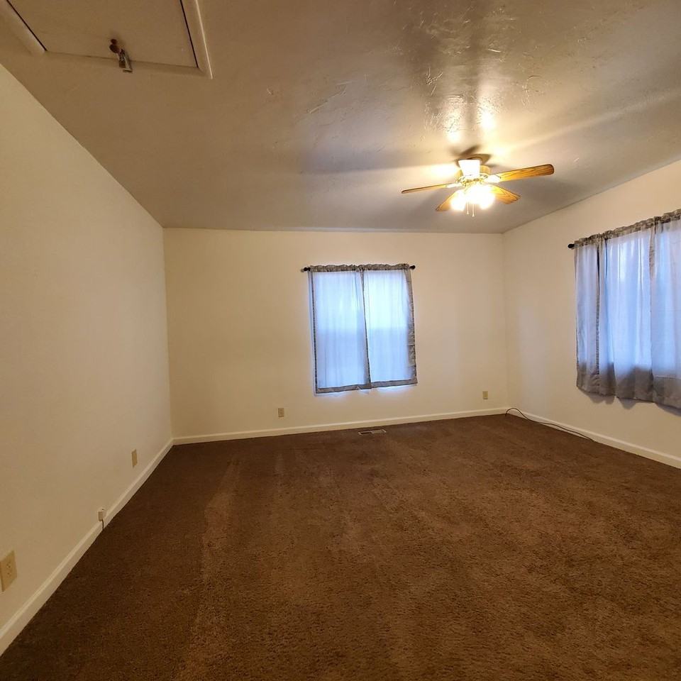 212 Grove St - Photo 6 of 16