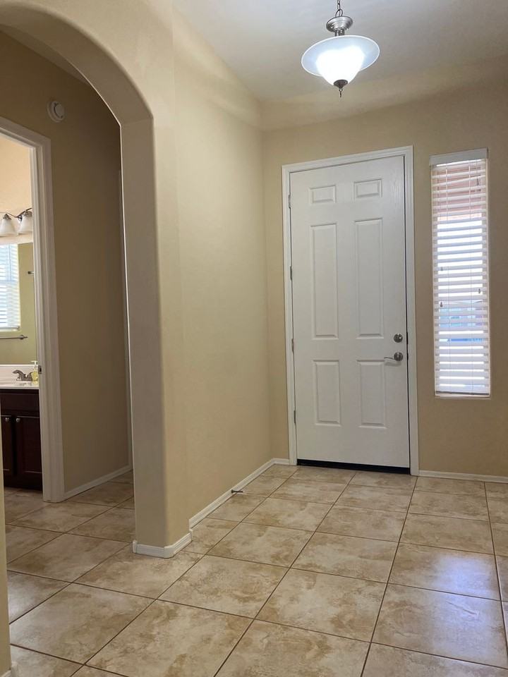 4252 N Bainsbury Dr - Photo 2 of 23