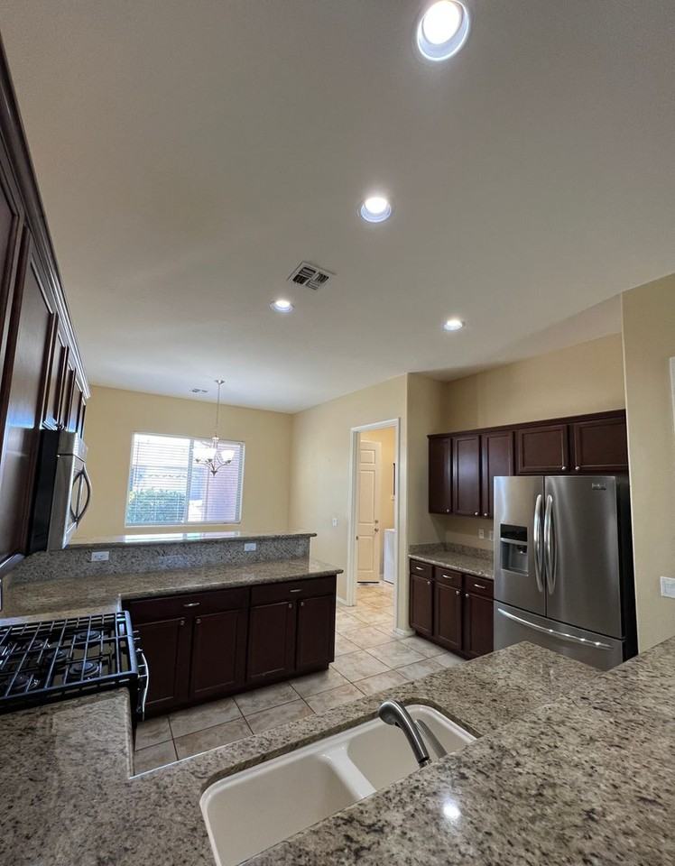 4252 N Bainsbury Dr - Photo 4 of 23