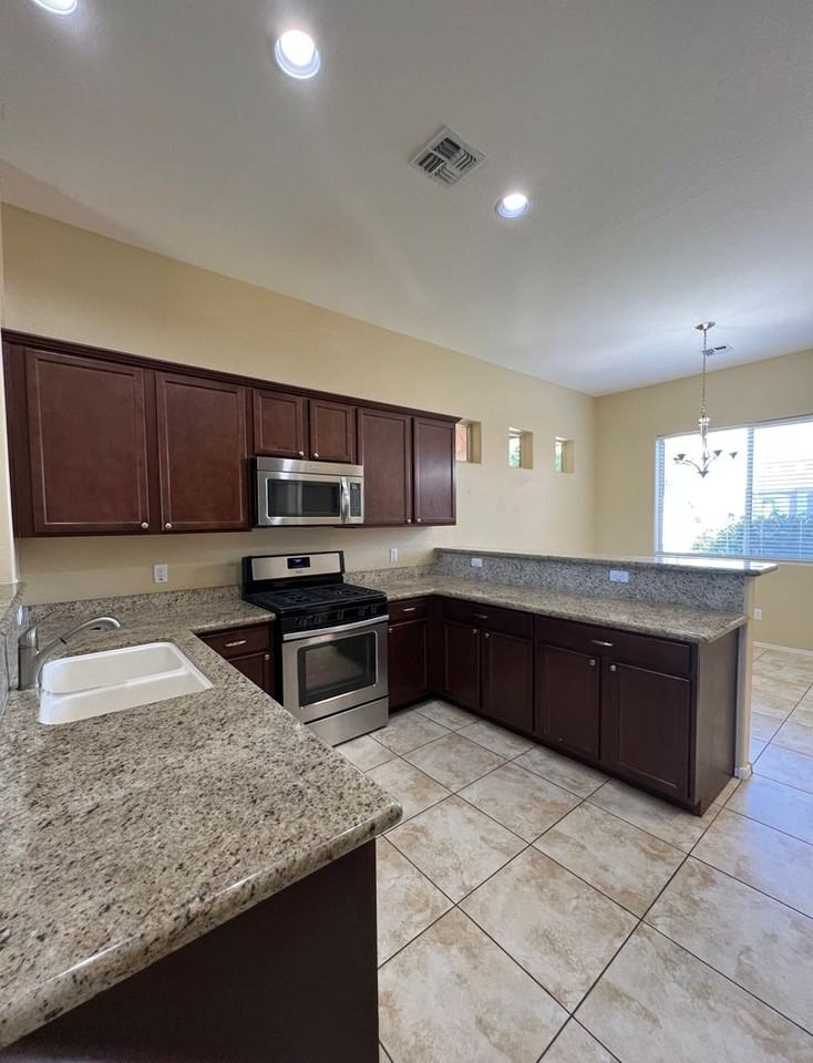 4252 N Bainsbury Dr - Photo 6 of 23