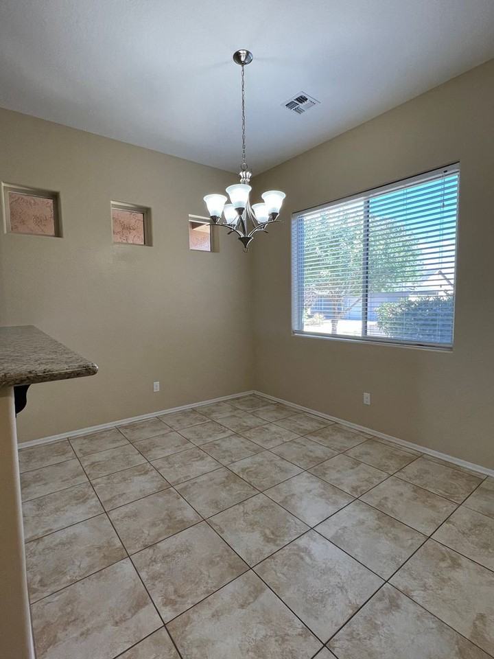 4252 N Bainsbury Dr - Photo 7 of 23