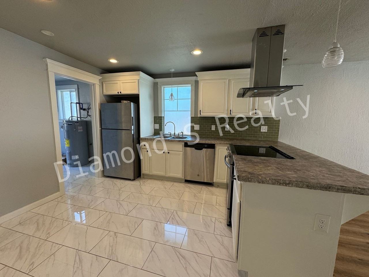 317 E Chase St - Photo 7 of 16