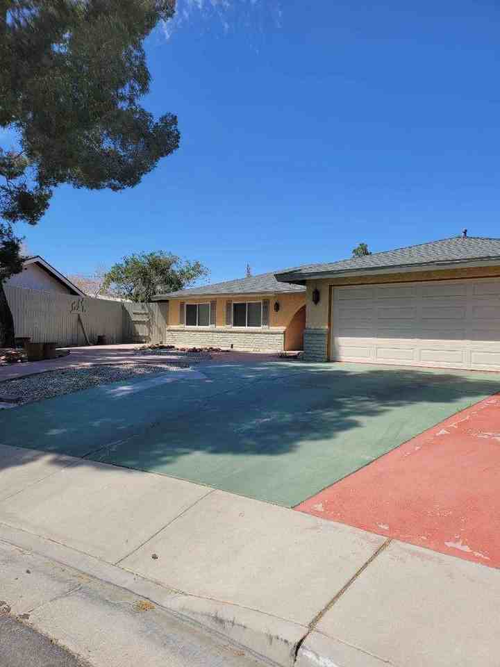 527 N El Prado Dr - Photo 3 of 10