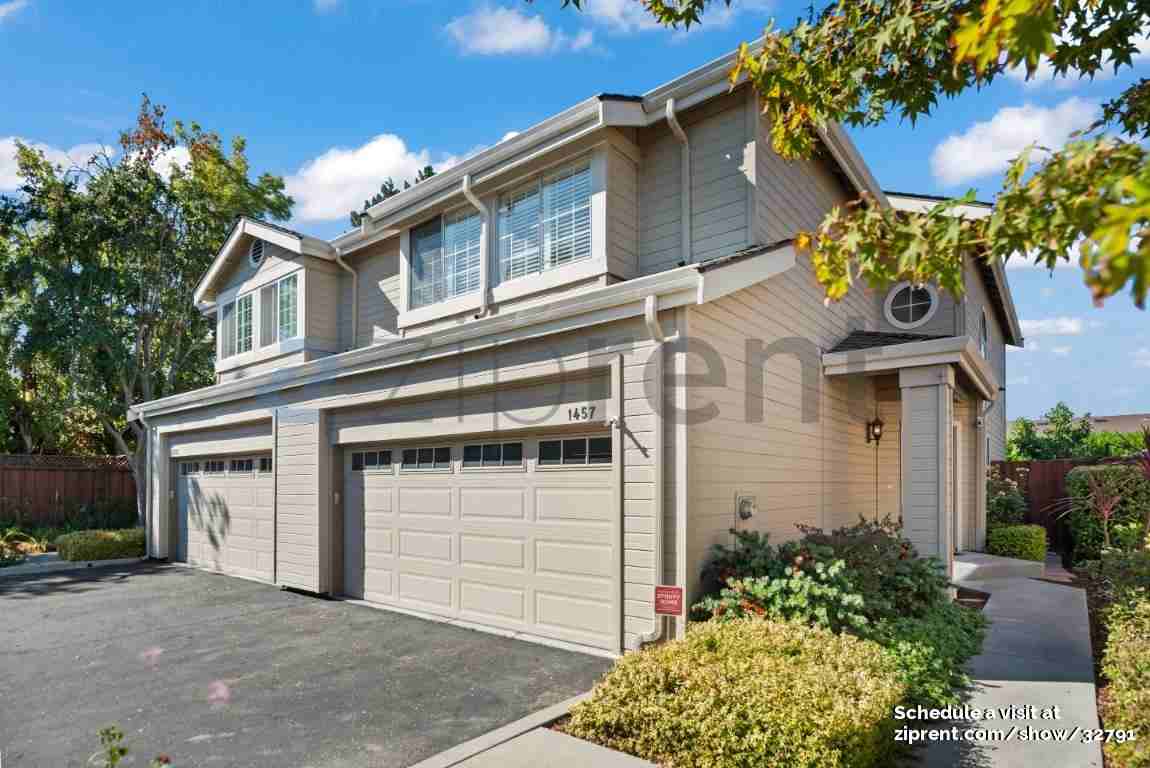 1457 Carrington Circle - Photo 2 of 23