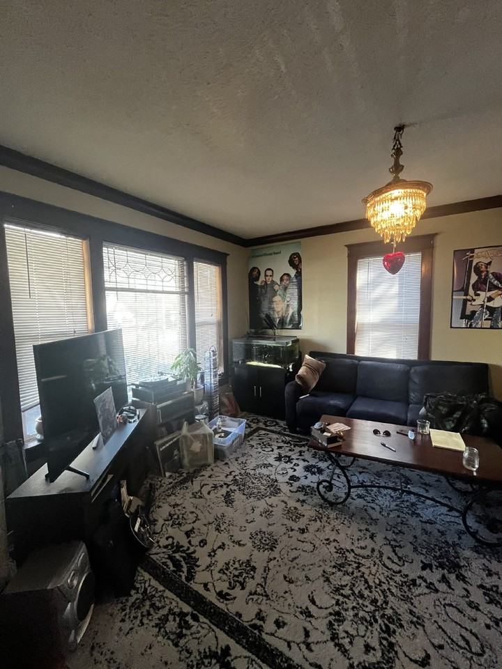 914 S Barstow St - Photo 3 of 25