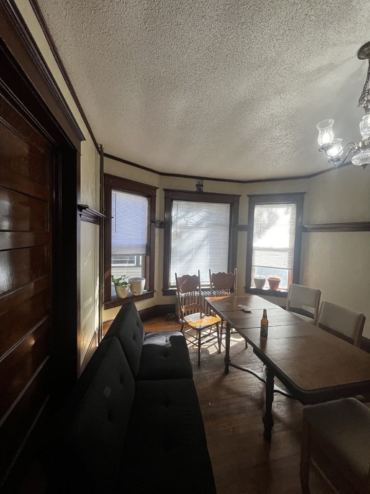 914 S Barstow St - Photo 5 of 25