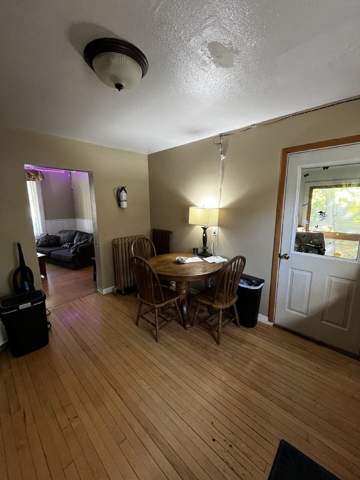 320 8th Ave - Photo 7 of 16