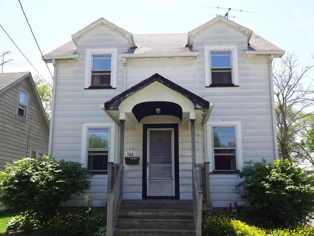 166 Spruce St - Photo 2 of 9