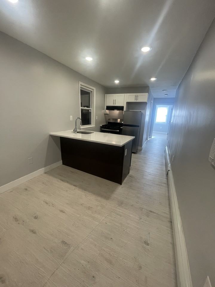 212 Zabriskie St #1R - Photo 2 of 11