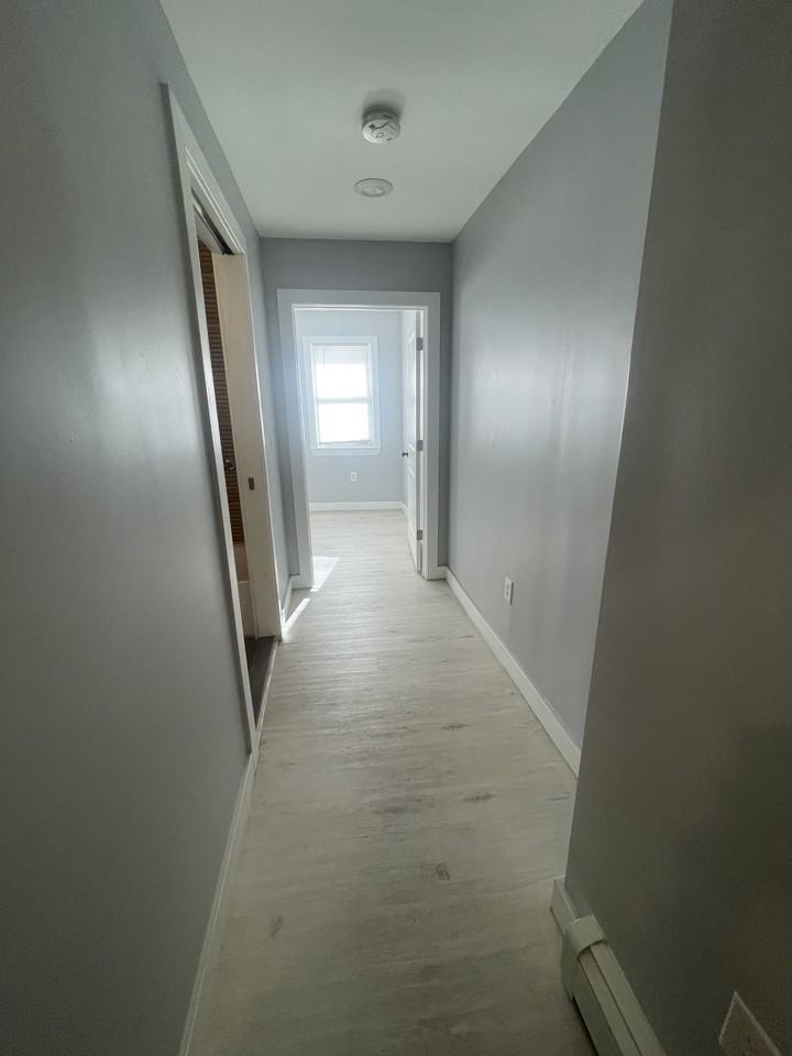 212 Zabriskie St #1R - Photo 5 of 11