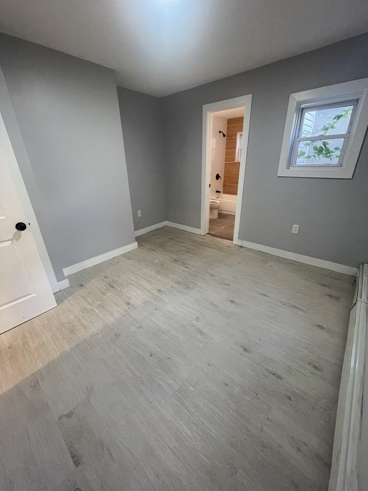 212 Zabriskie St #1R - Photo 6 of 11