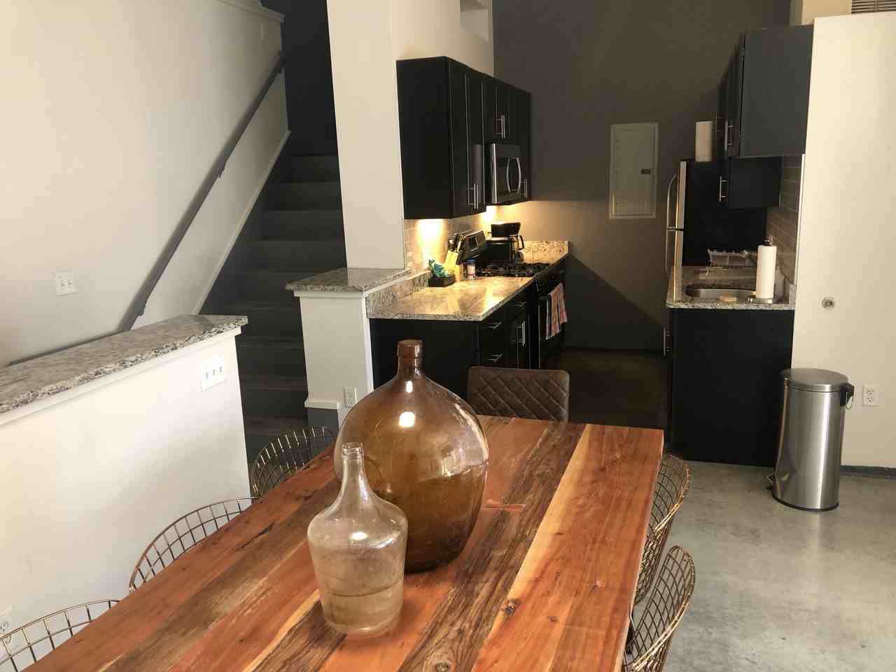 160 East Berkeley Street #515 - Photo 2 of 18