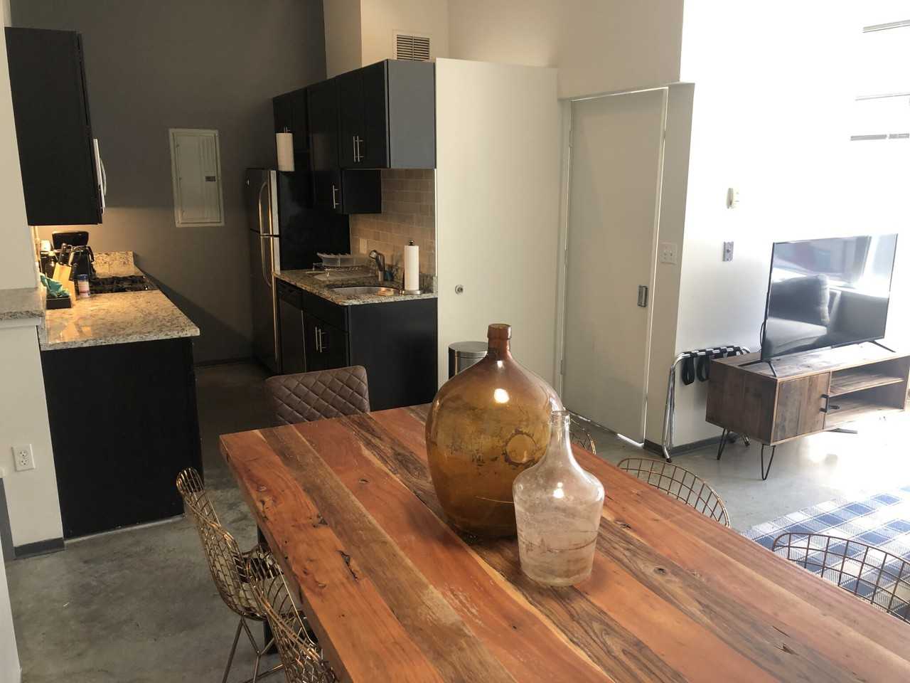 160 East Berkeley Street #515 - Photo 3 of 18