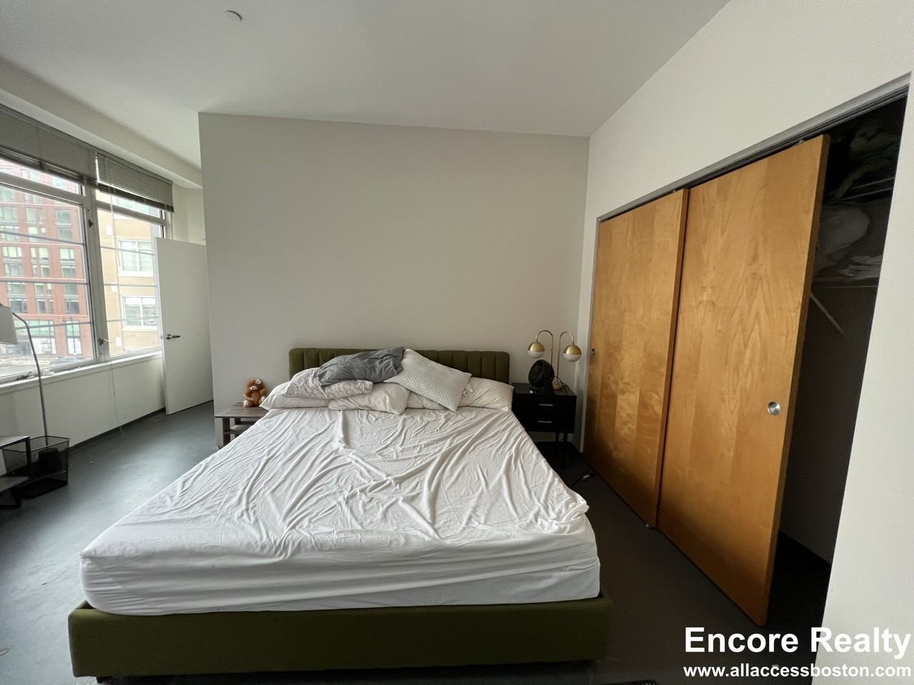 160 East Berkeley Street #515 - Photo 6 of 18