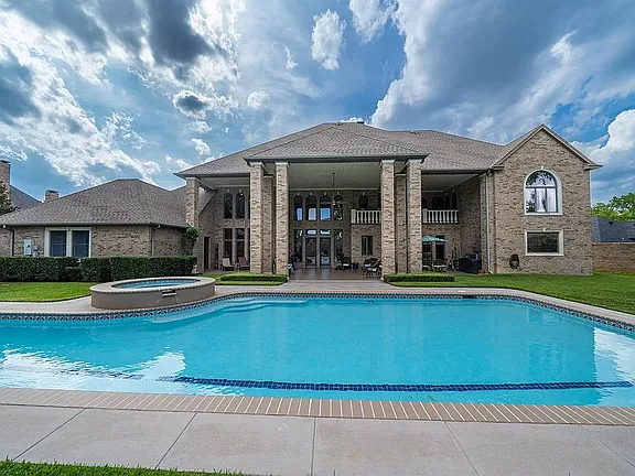 6704 Hollytree Cir - Photo 3 of 20