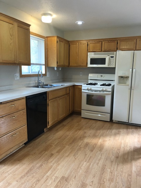 3405 160th St E #1 - Photo 3 of 13