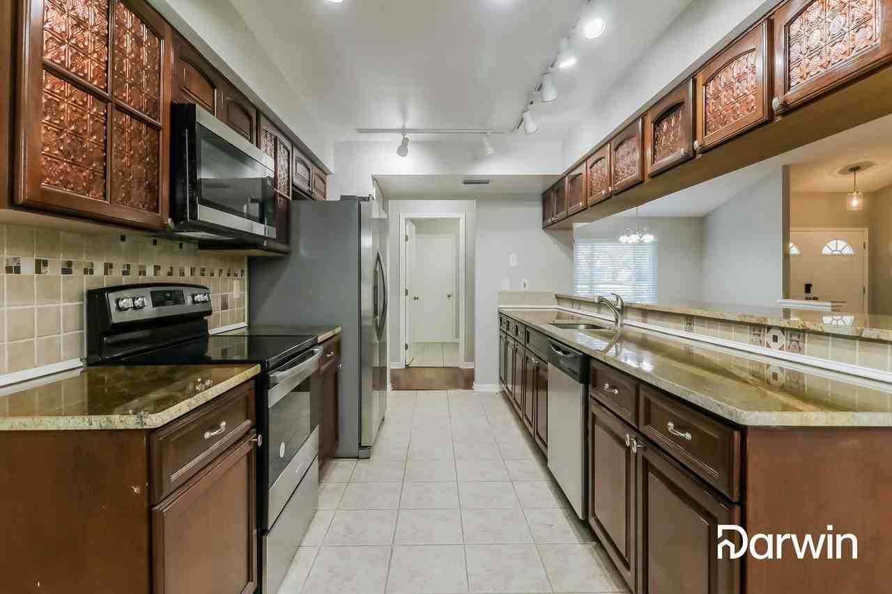 4552 Parkway Blvd - Photo 3 of 15