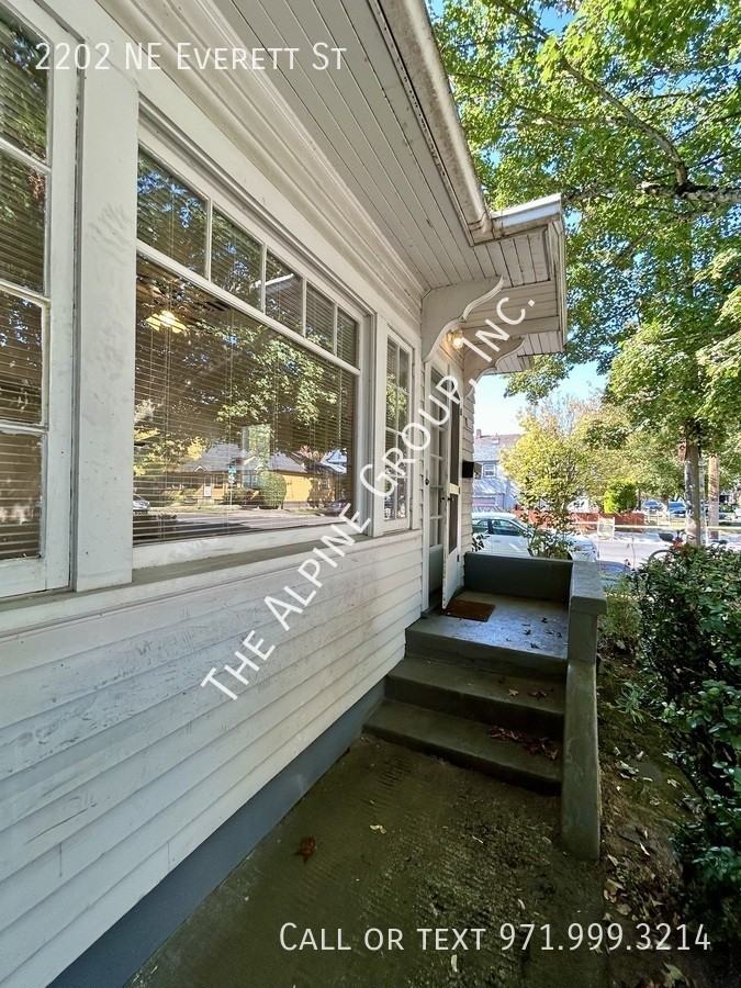 2202 Ne Everett St - Photo 3 of 38