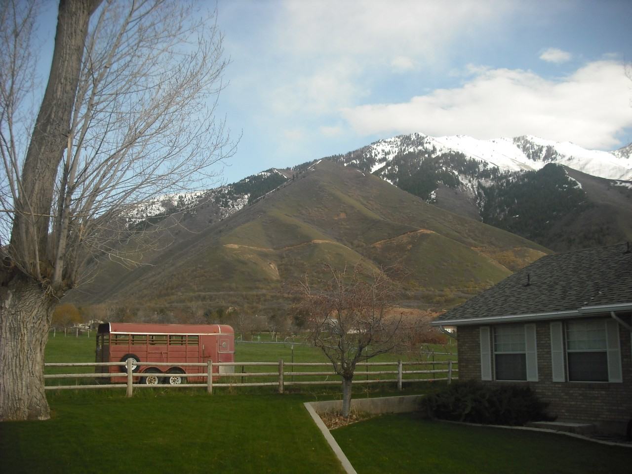 1350 E 400 N - Photo 2 of 18