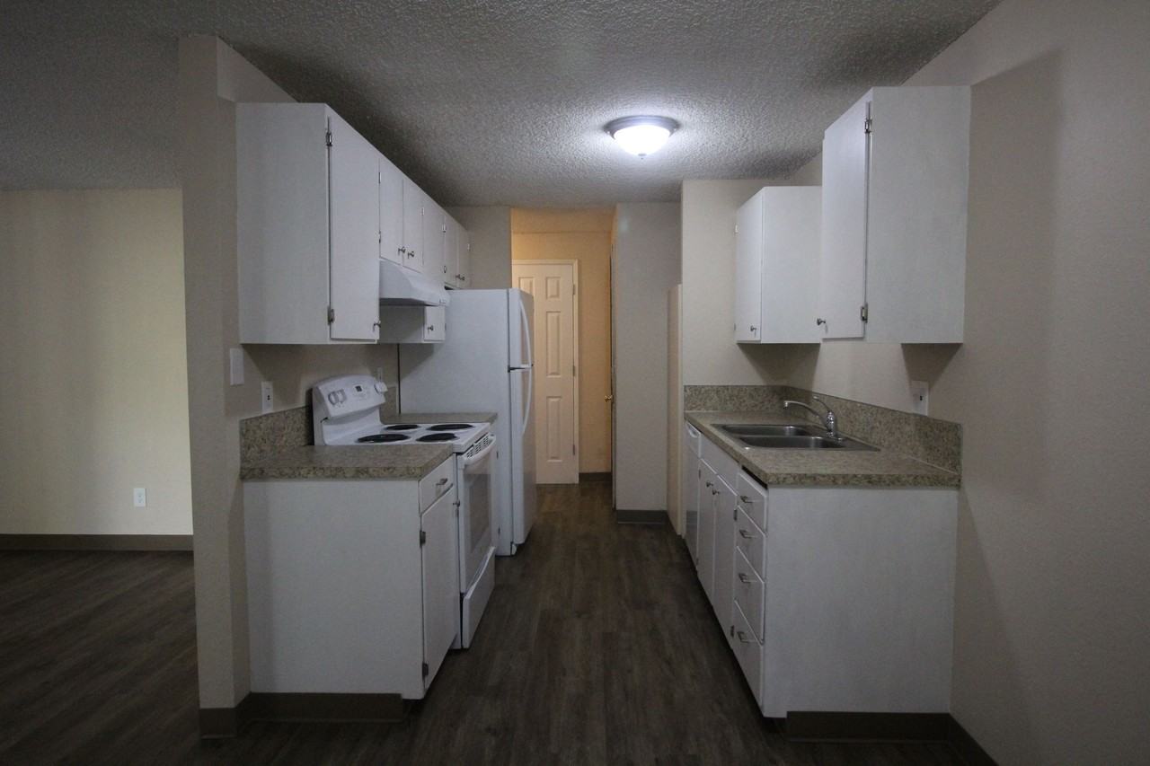 REGENCY TERRACE - Photo 4 of 20