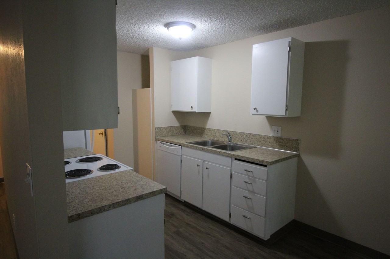 REGENCY TERRACE - Photo 5 of 20