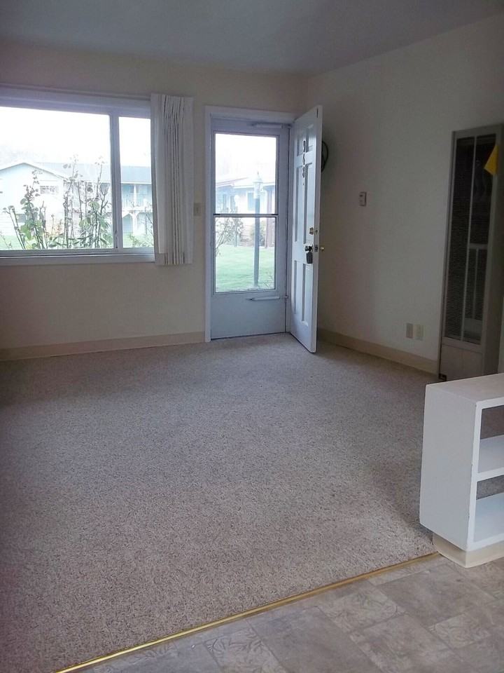 Fountain Court - Photo 2 of 8