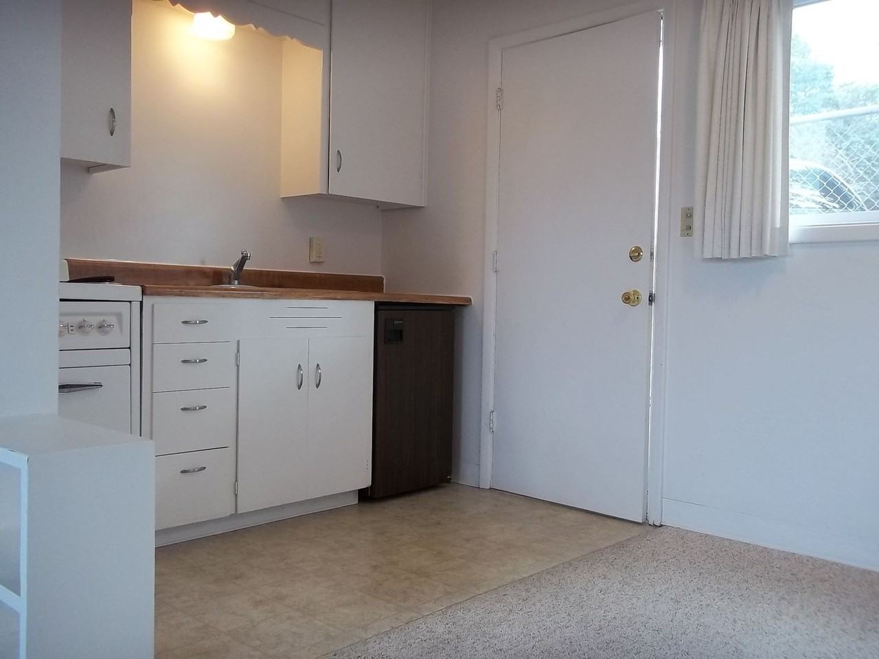 Fountain Court - Photo 5 of 8