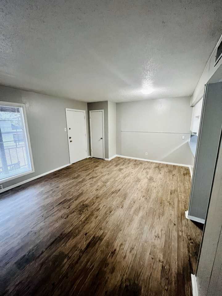 1201 East Sinton Street - Photo 4 of 22