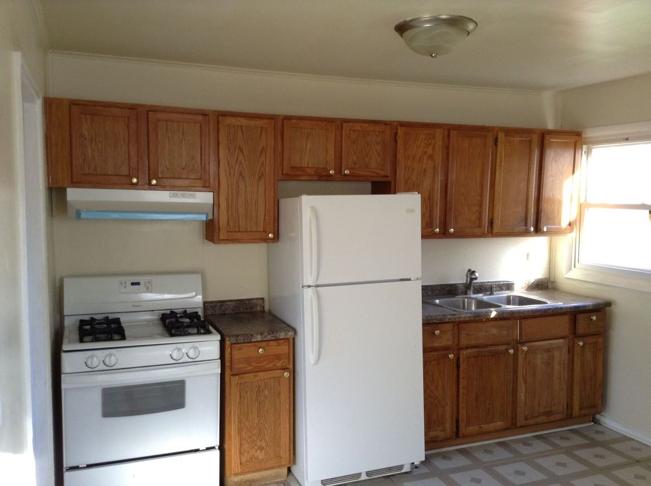 15239 Lincoln Ave - Photo 3 of 10