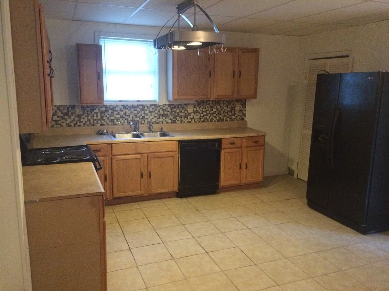 1035 23rd St - Photo 3 of 12