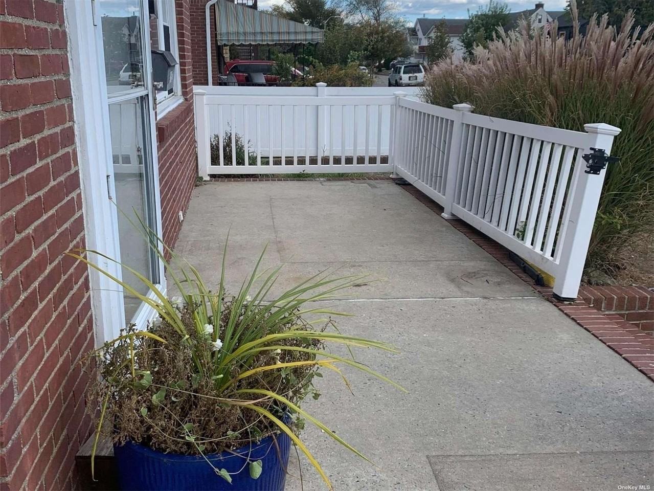 415 E Penn St MAIN, Long Beach, NY 11561 2 Bedroom Apartment for