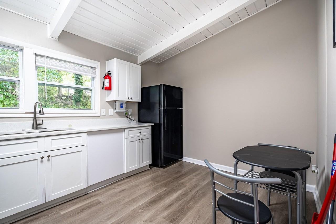 Satellite Boulevard - Photo 3 of 5