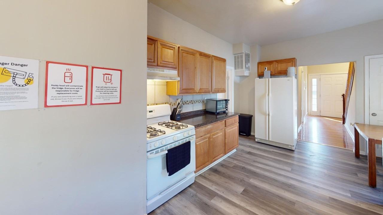 Ivanhoe Ave - Photo 3 of 21