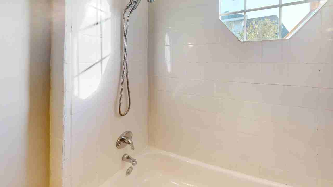 Ivanhoe Ave - Photo 4 of 21