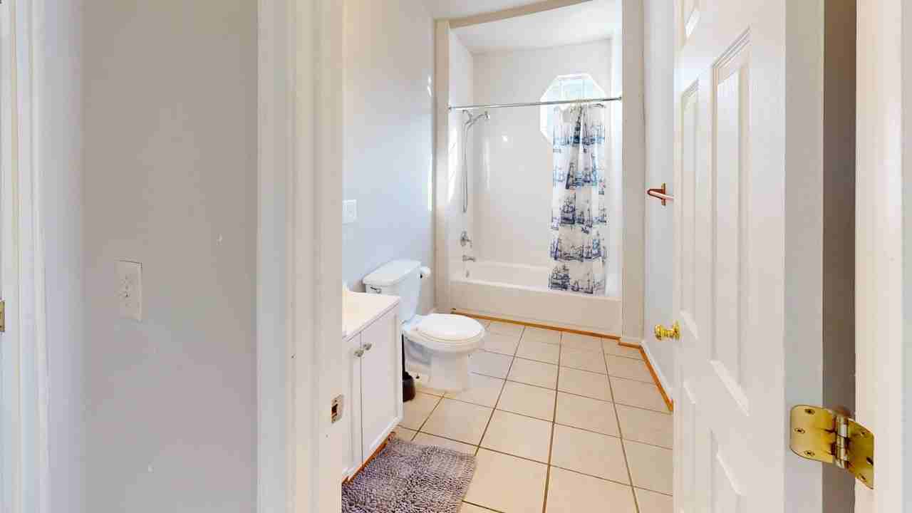 Ivanhoe Ave - Photo 5 of 21