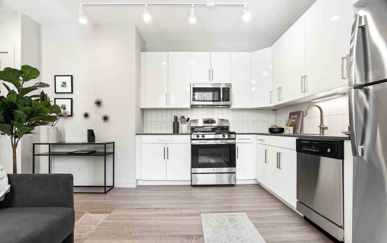 330 South Wells Street #0803 - Photo 3 of 25