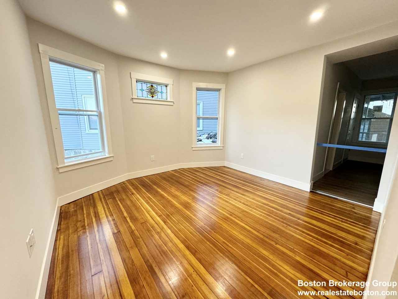 147 E Cottage St #1ROOM1 - Photo 3 of 8