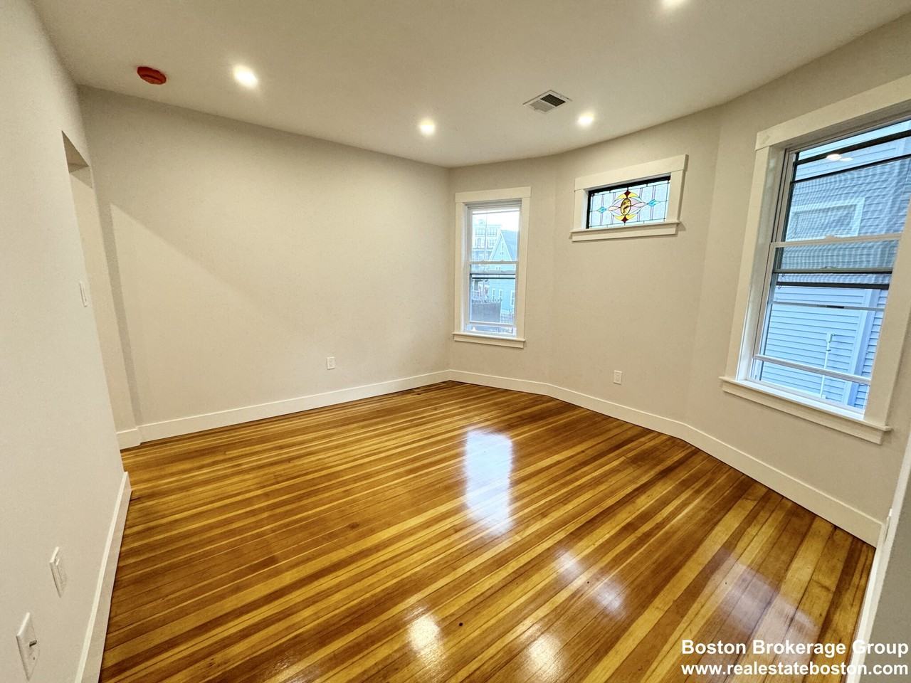 147 E Cottage St #2 - Photo 3 of 8