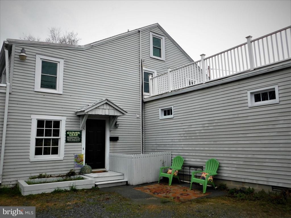 310 1/2 N Buckmarsh St - Photo 2 of 30