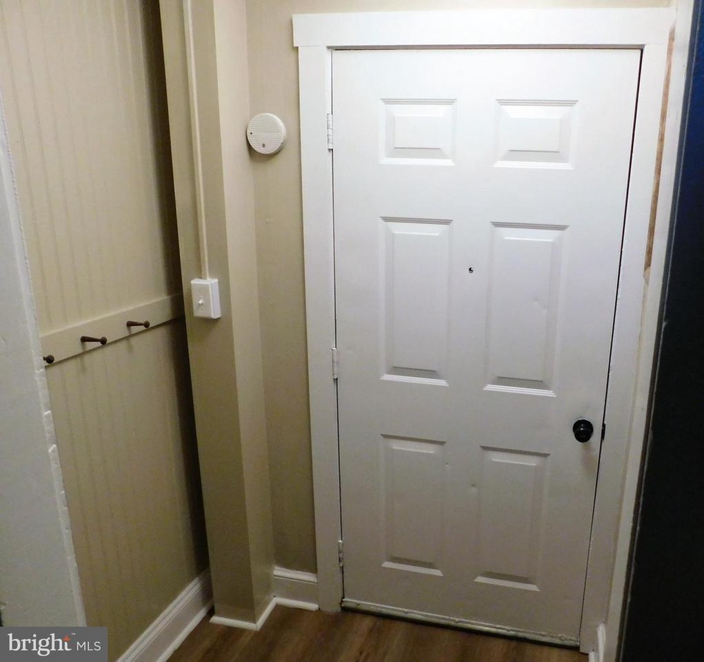 310 1/2 N Buckmarsh St - Photo 3 of 30