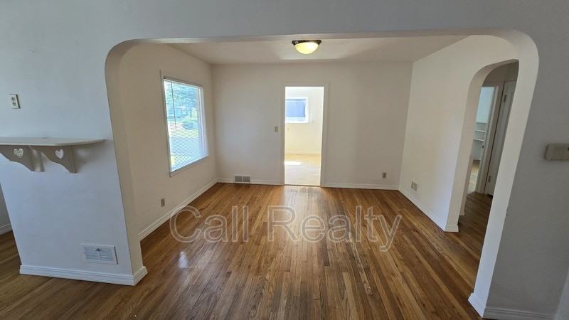 4018 S Hatch St - Photo 4 of 15